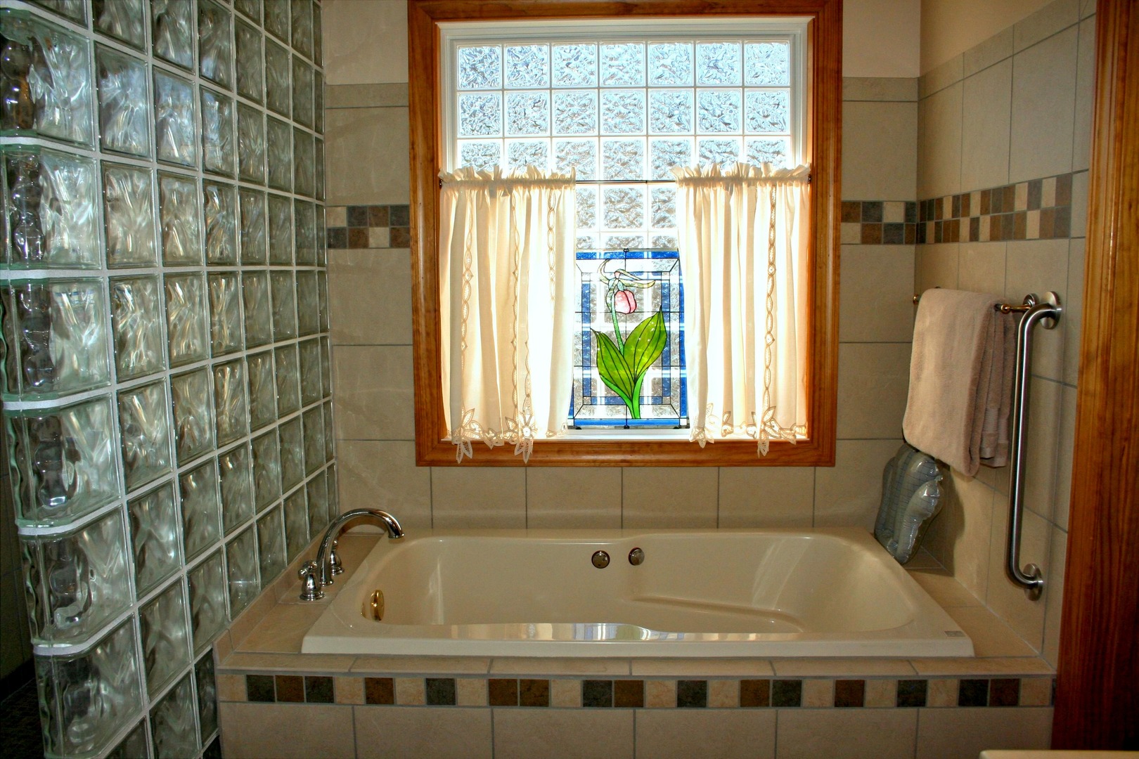 house-floor-interior-window-glass-home-1148862-pxhere.com